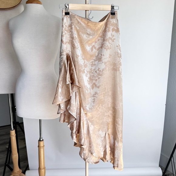 Dresses & Skirts - SOLD ❌ CREAM HIGH SLIT RUFFLED SKIRT NWOT